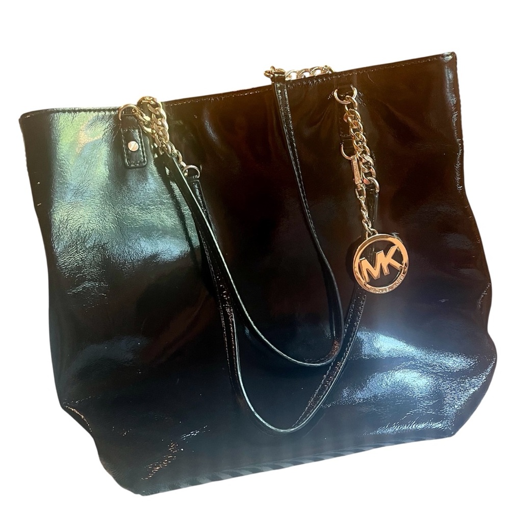 MICHAEL KORS - vintage - Black Patent Tote Purse w/ Charm in excellent condition
